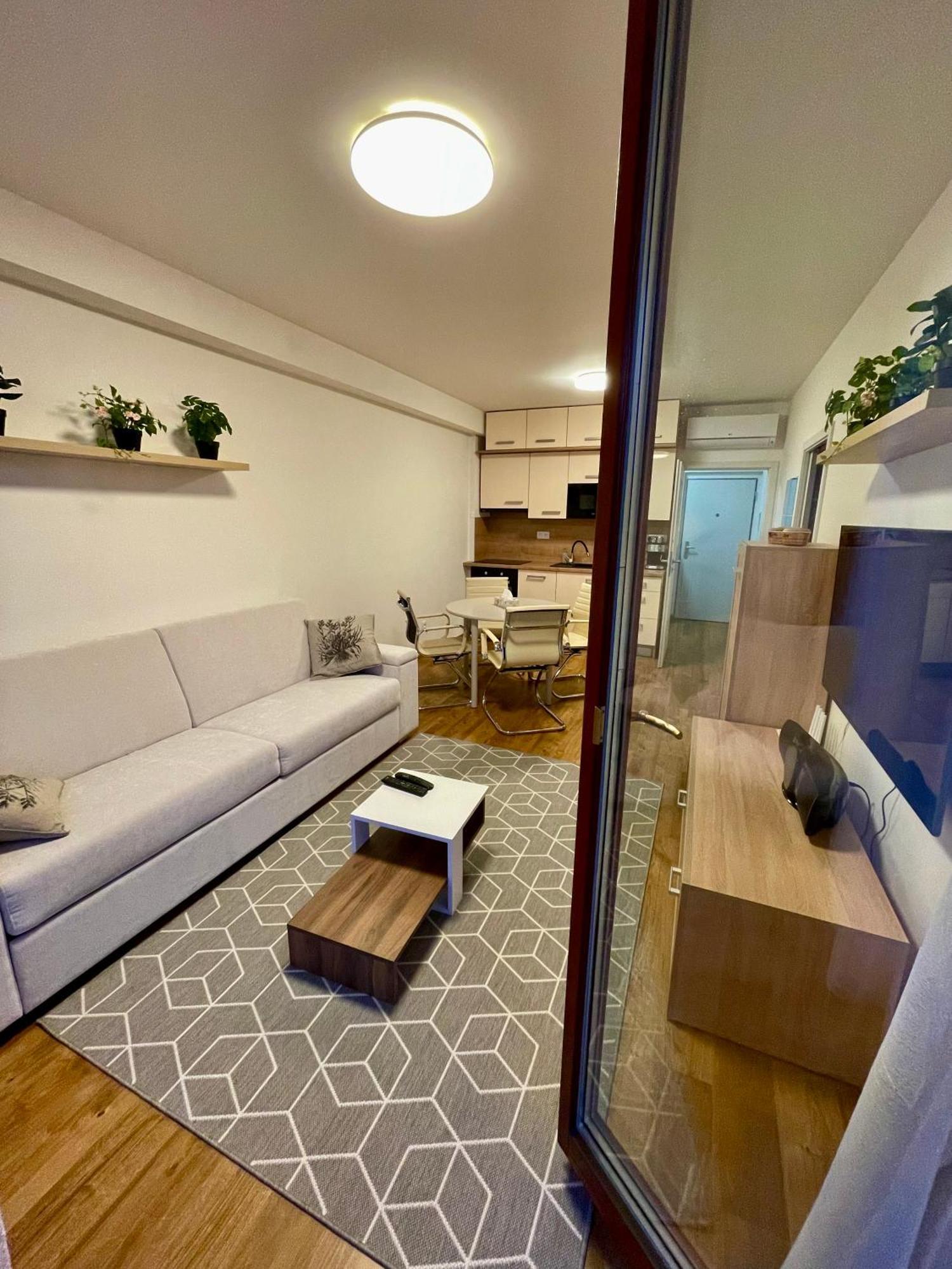 Apartman Astra Sezimovo Usti Exteriér fotografie